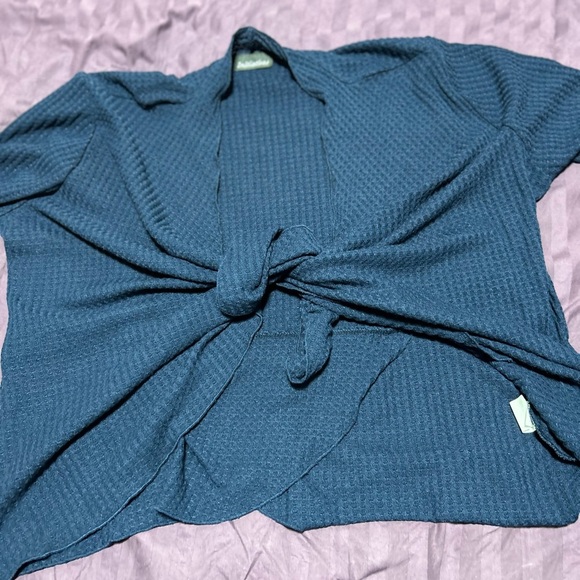 Initiatives xl blue sweater- can be tied up the front- finish off your outfit - Picture 7 of 9